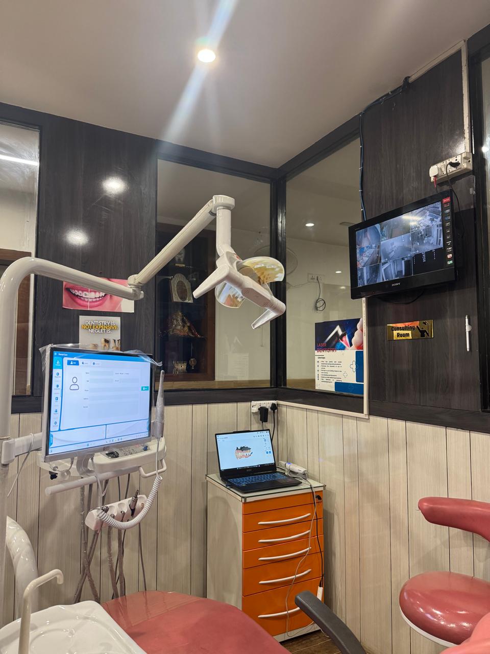 Diagnostic chair with IO camera at Brite Smile Dental Clinic Jammu